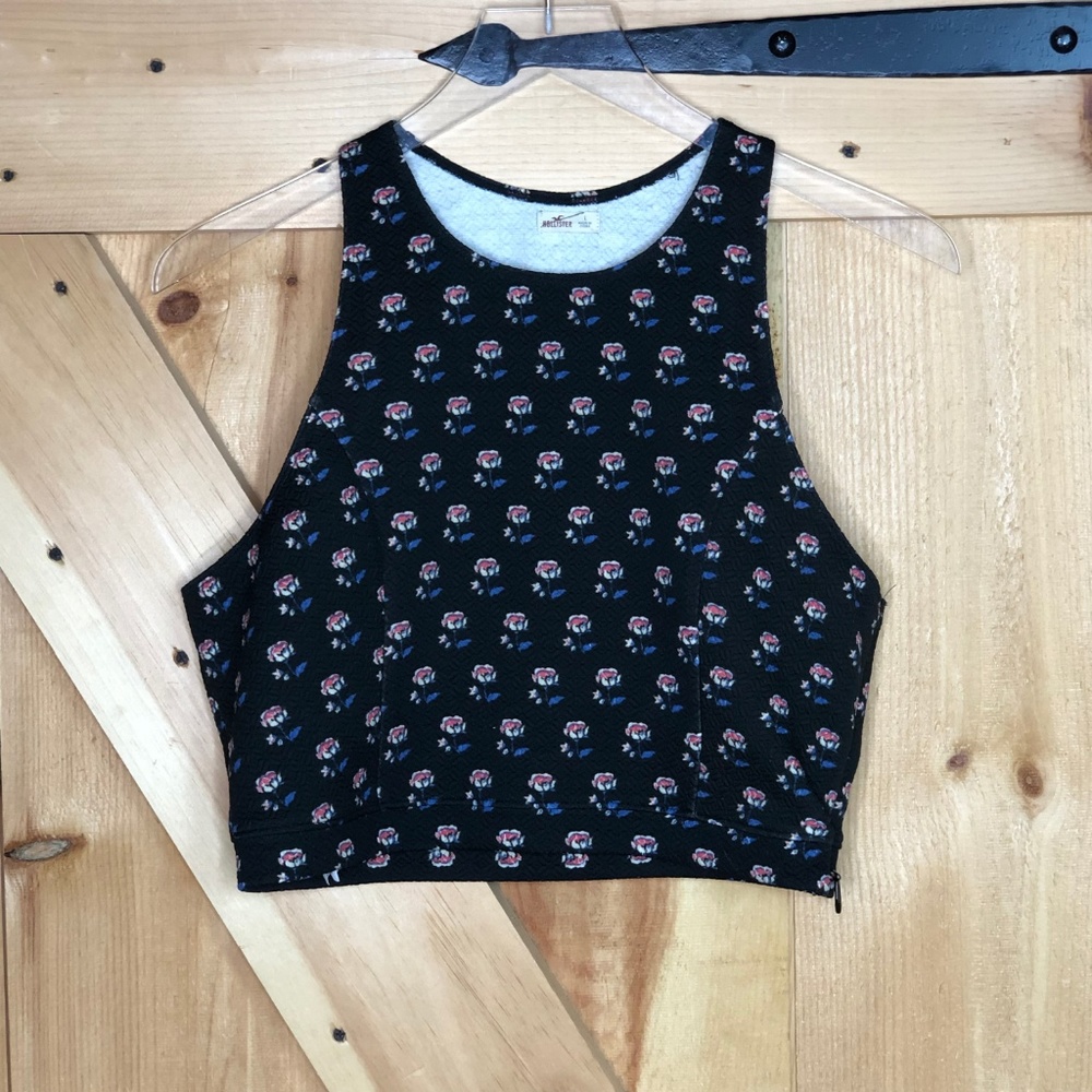 holister | knit crop top in black floral - Picture 2 of 5
